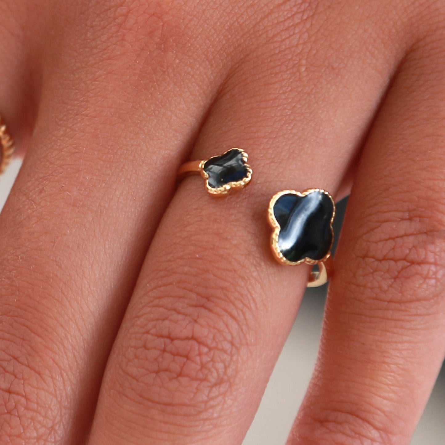 Clover Black Ring