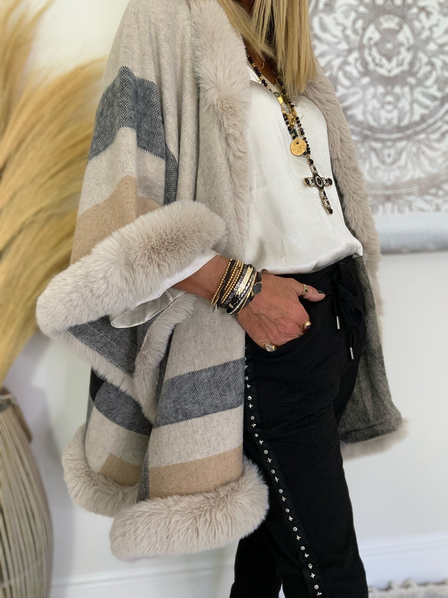 Sakita Poncho-Wrap