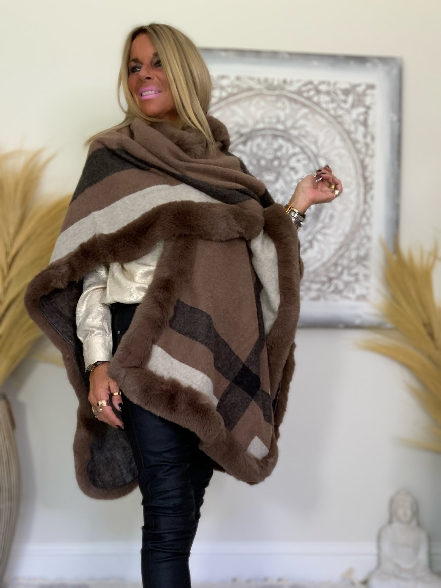 Sakita Poncho-Wrap