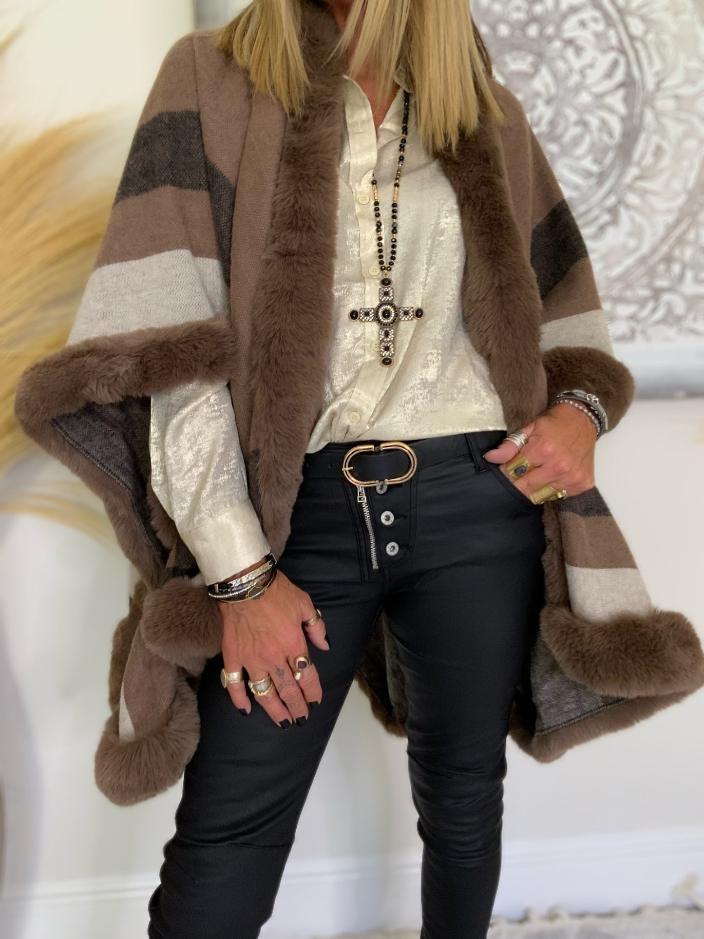 Sakita Poncho-Wrap