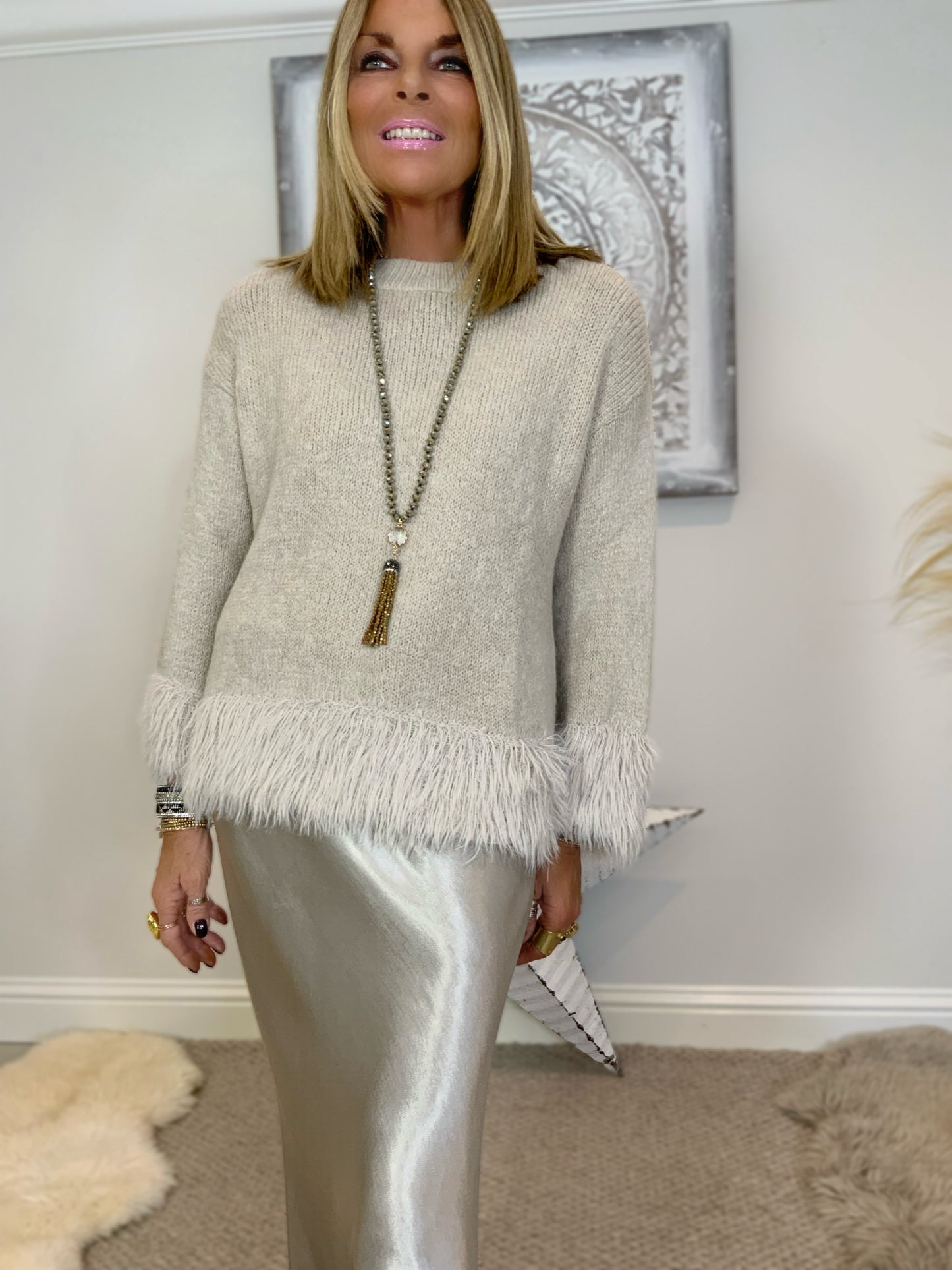 Round Neck Feather Jumper