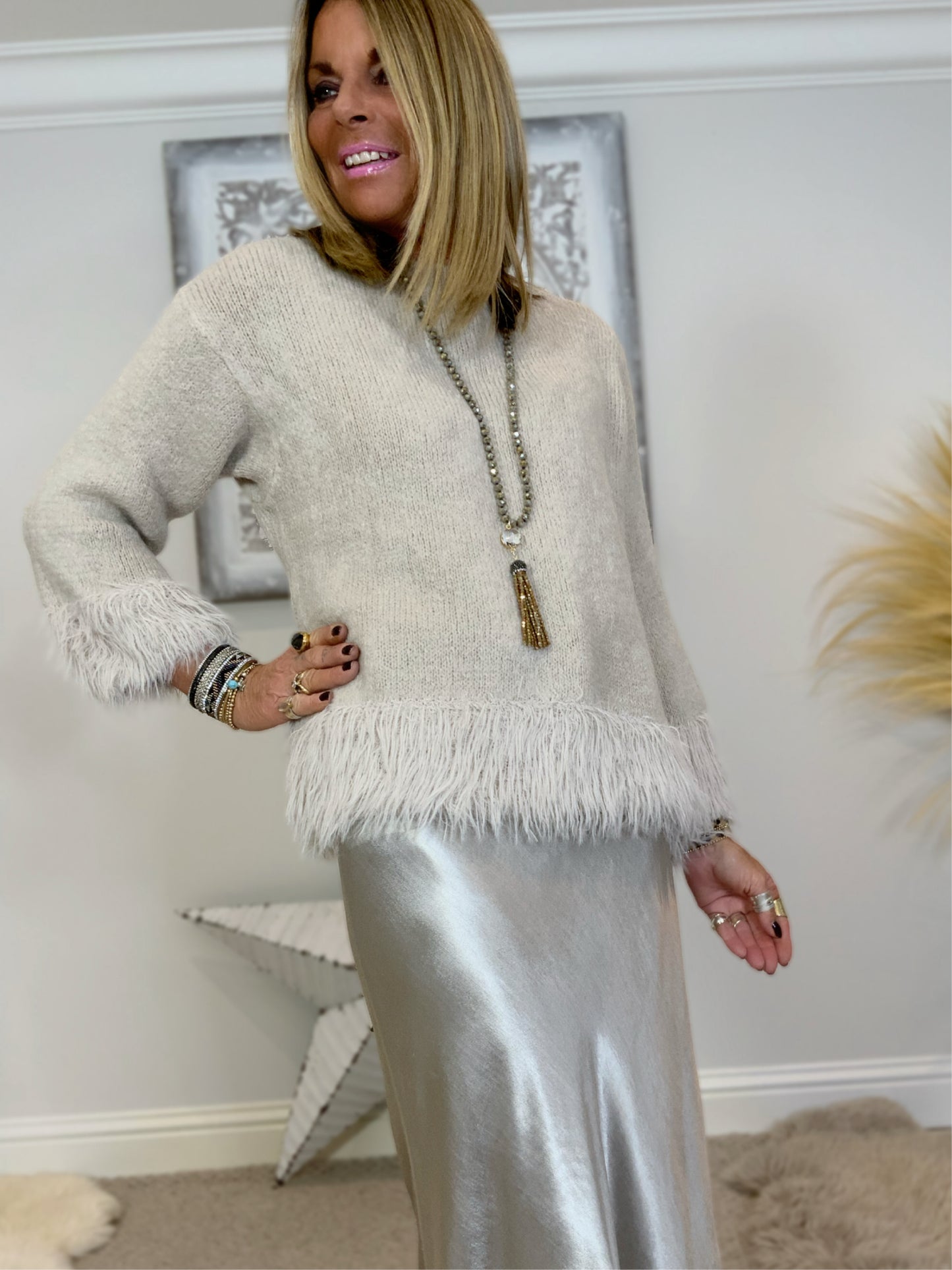 Round Neck Feather Jumper